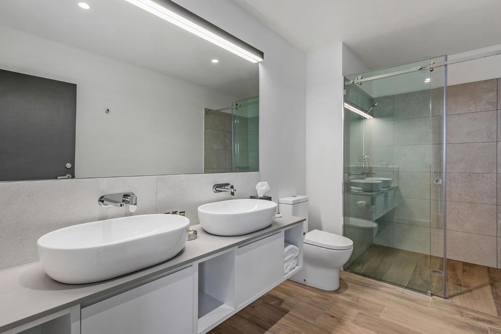 Peppers Silo Hotel Launceston Exterior photo Bathroom with a shower enclosure