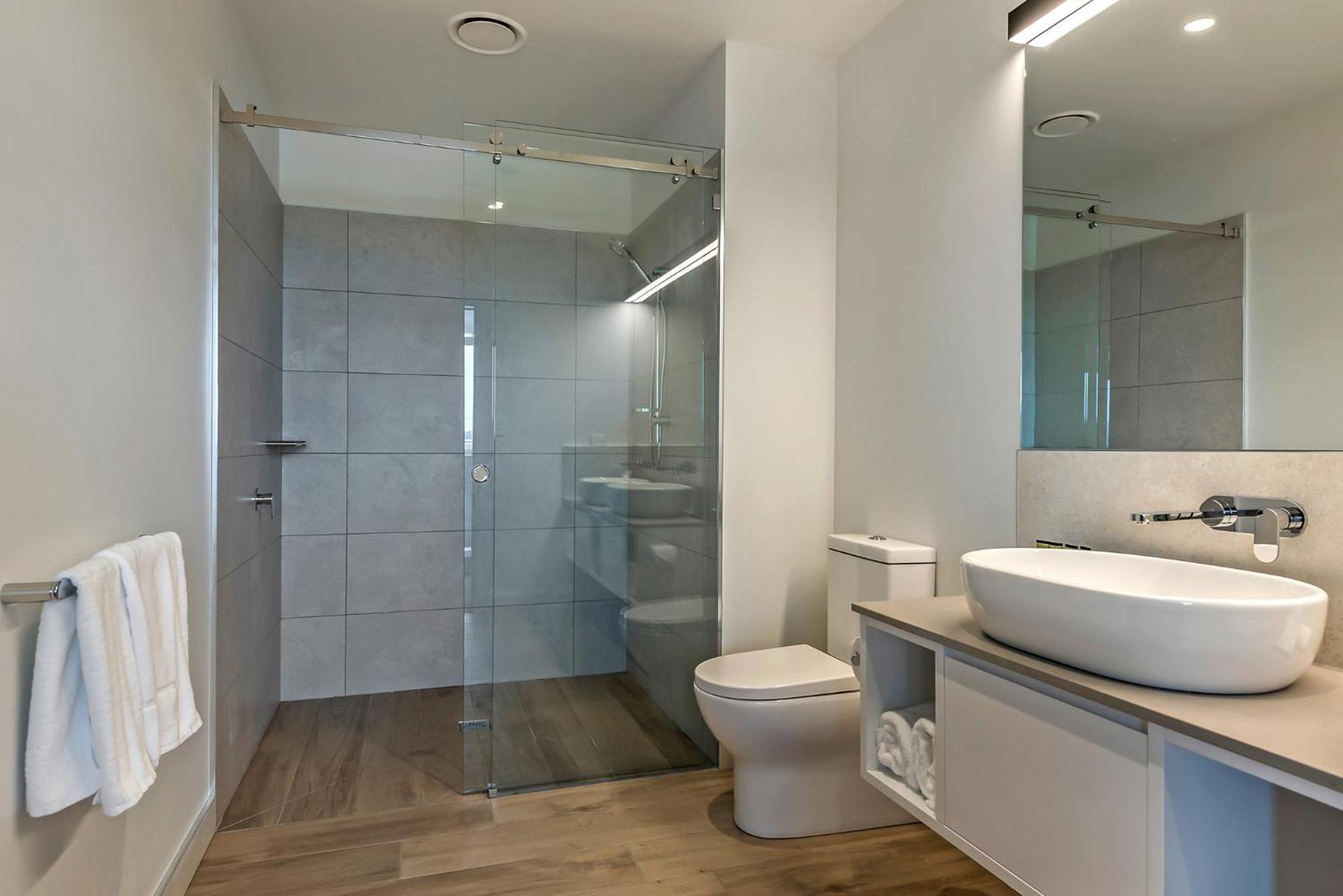 Peppers Silo Hotel Launceston Exterior photo A modern bathroom