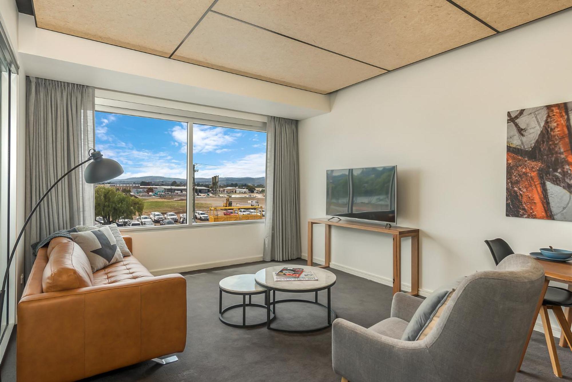 Peppers Silo Hotel Launceston Exterior photo A living room in a typical apartment at the hotel