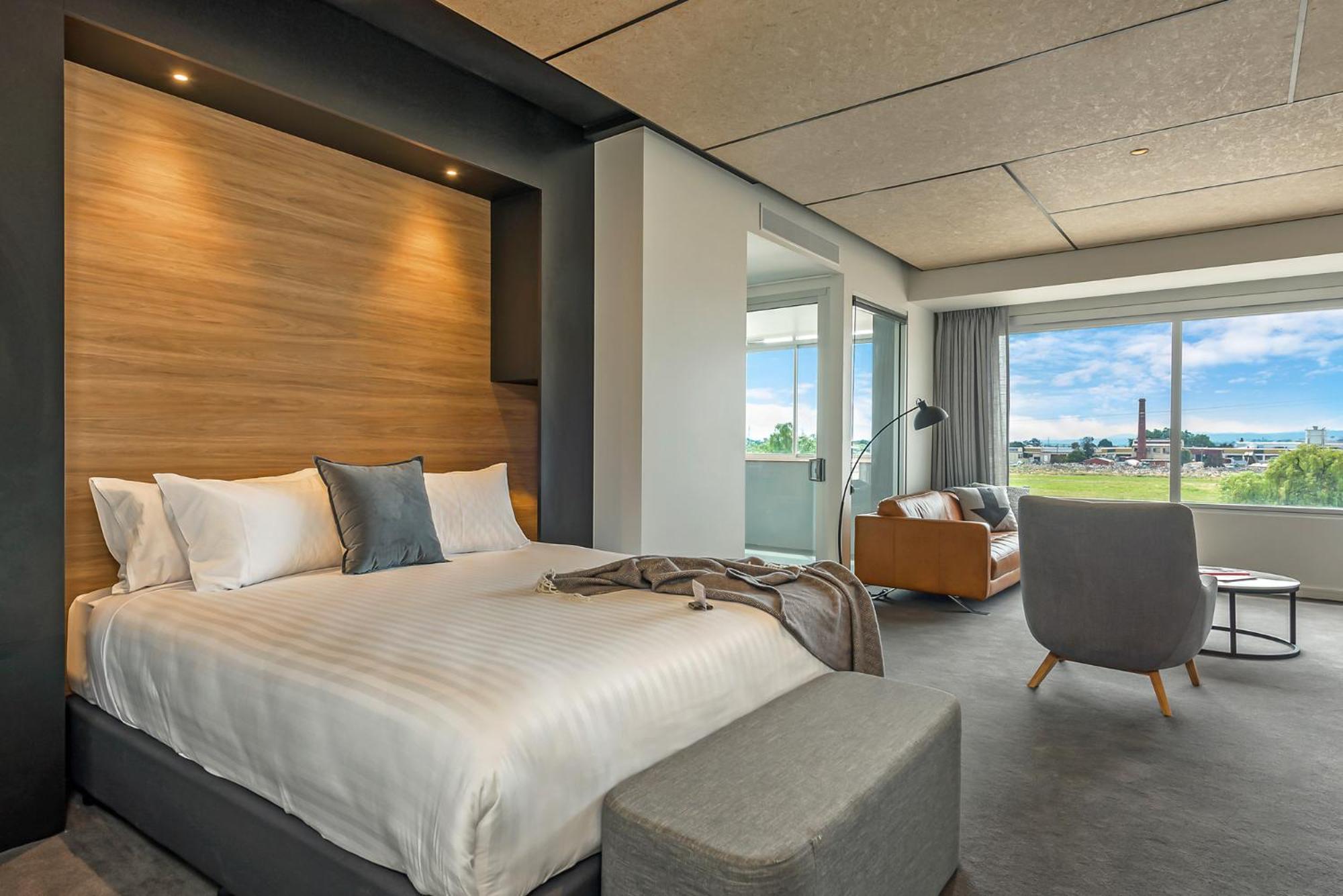 Peppers Silo Hotel Launceston Room photo A bedroom at the hotel