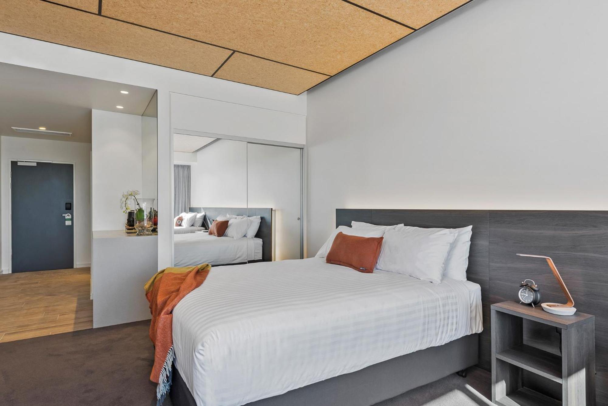 Peppers Silo Hotel Launceston Exterior photo A bedroom at the hotel