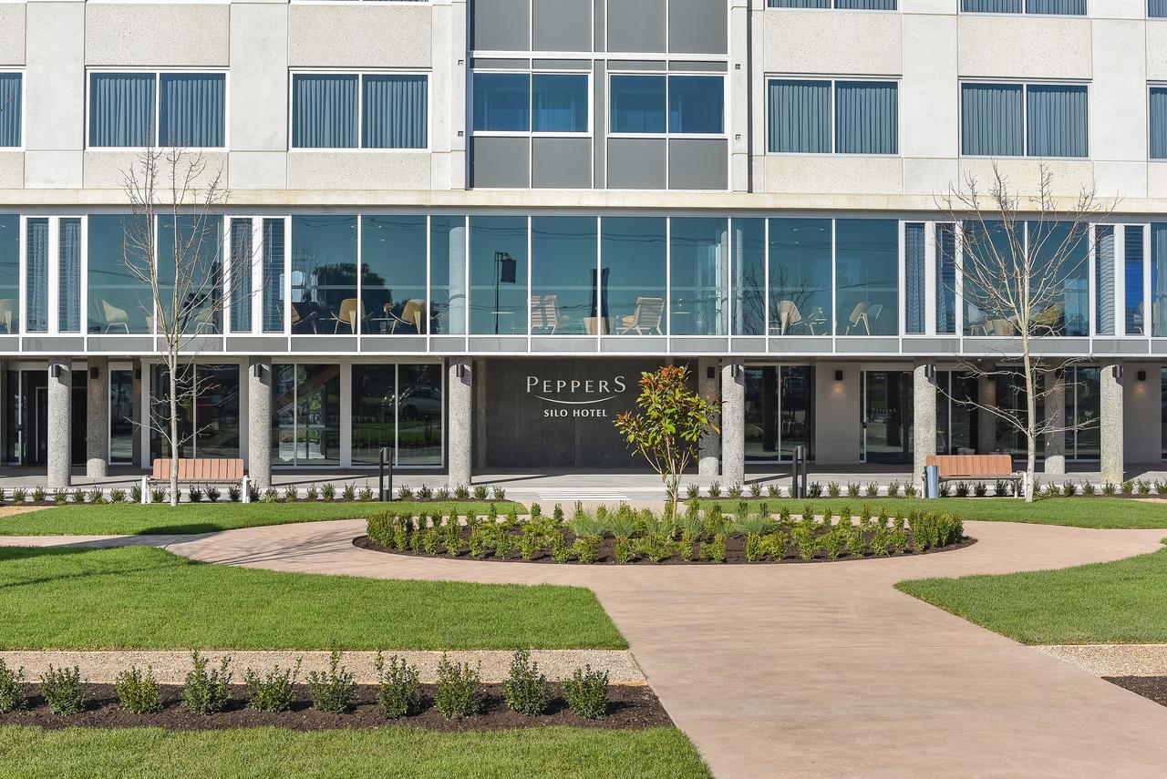 Peppers Silo Hotel Launceston Exterior photo Pipers Pond