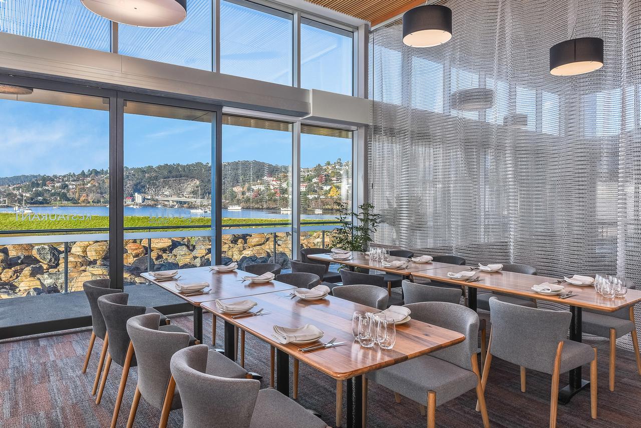 Peppers Silo Hotel Launceston Exterior photo Interior of the restaurant