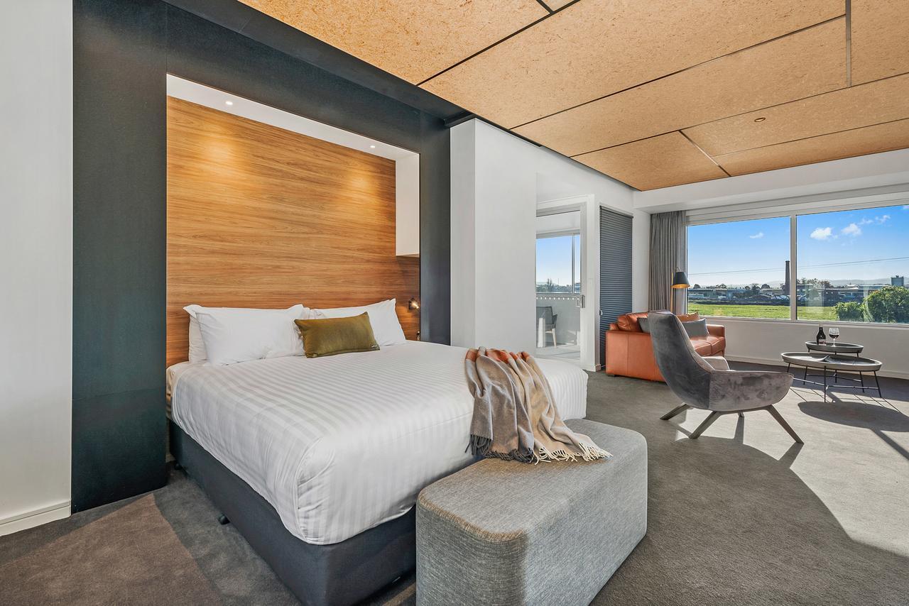 Peppers Silo Hotel Launceston Exterior photo A suite at the hotel