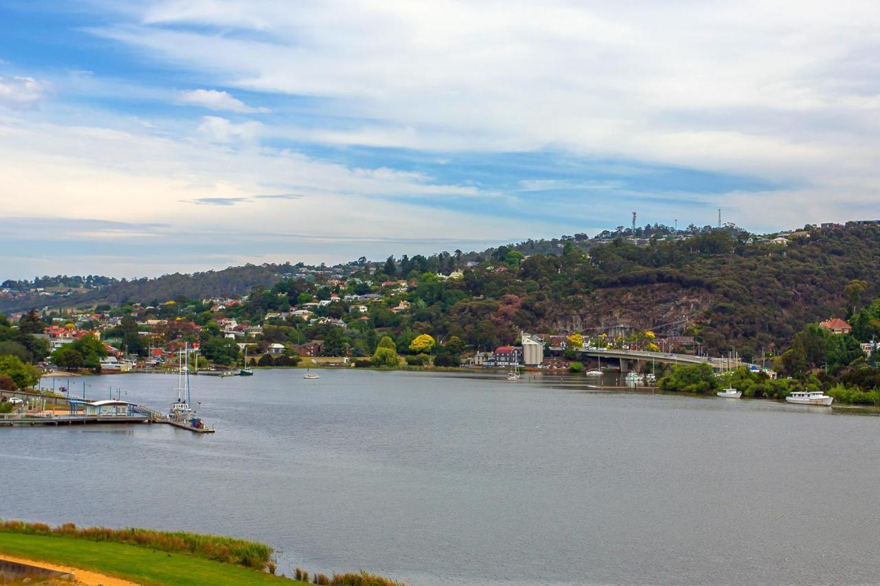 Peppers Silo Hotel Launceston Room photo View of the Swan River from the Perth Hills
